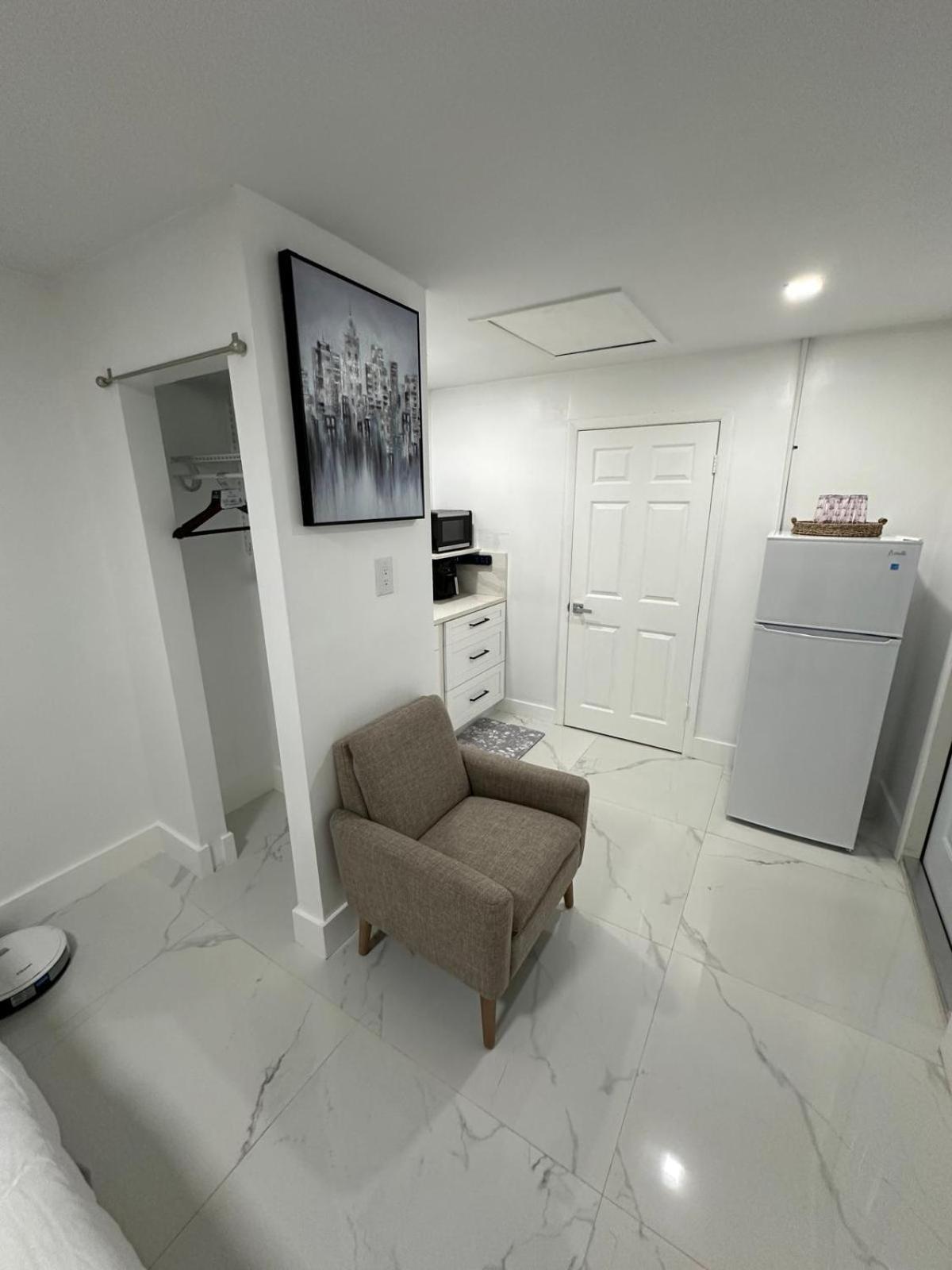 Adrien Guest Studio Miami Gardens Exterior photo